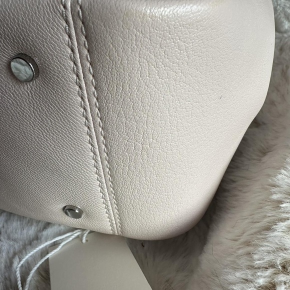 Elegant Quilted Pink Handbag - Picture 4 of 6